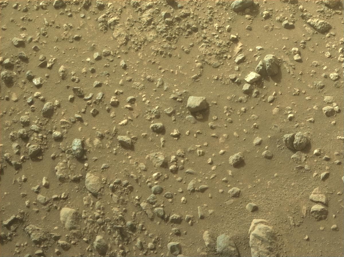 Foto de Marte da câmera FRONT_HAZCAM_RIGHT_A