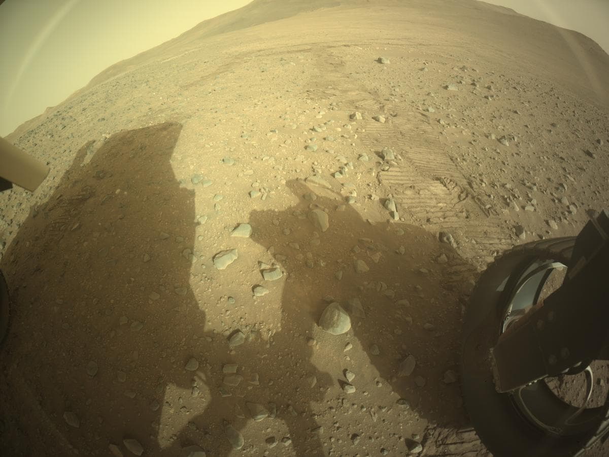 Foto de Marte da câmera REAR_HAZCAM_RIGHT