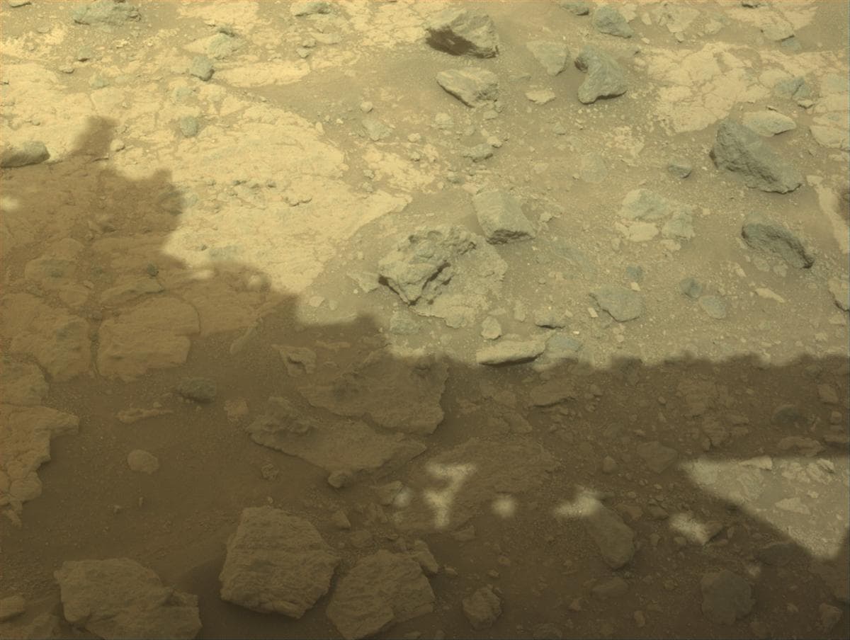 Foto de Marte da câmera FRONT_HAZCAM_LEFT_A