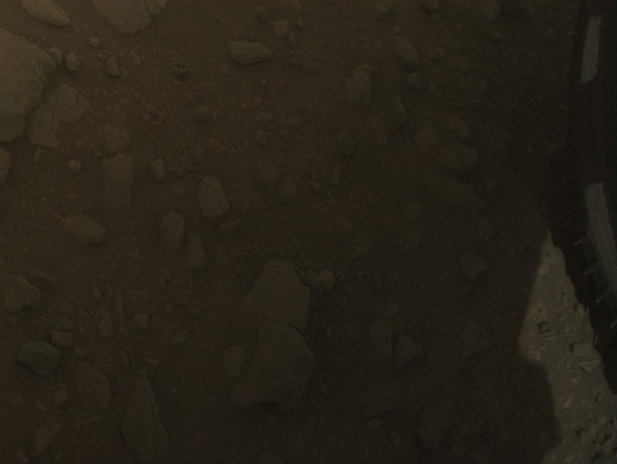 Foto de Marte da câmera FRONT_HAZCAM_LEFT_A