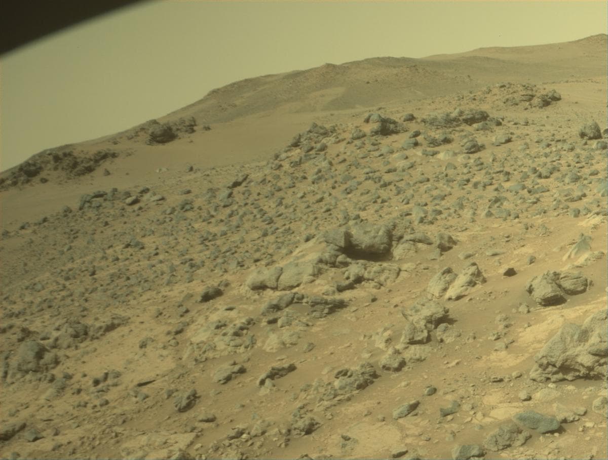 Foto de Marte da câmera FRONT_HAZCAM_RIGHT_A