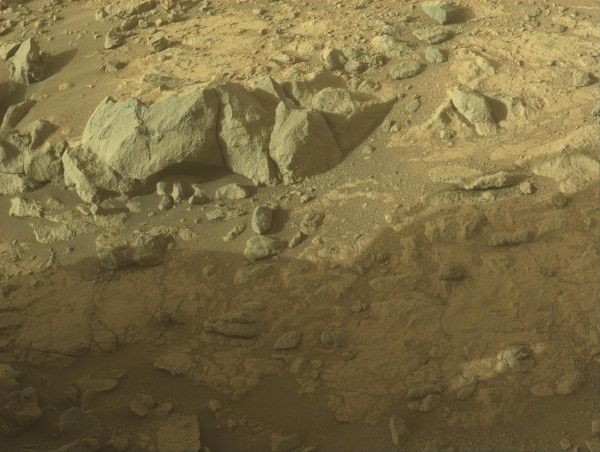 Foto de Marte da câmera FRONT_HAZCAM_LEFT_A