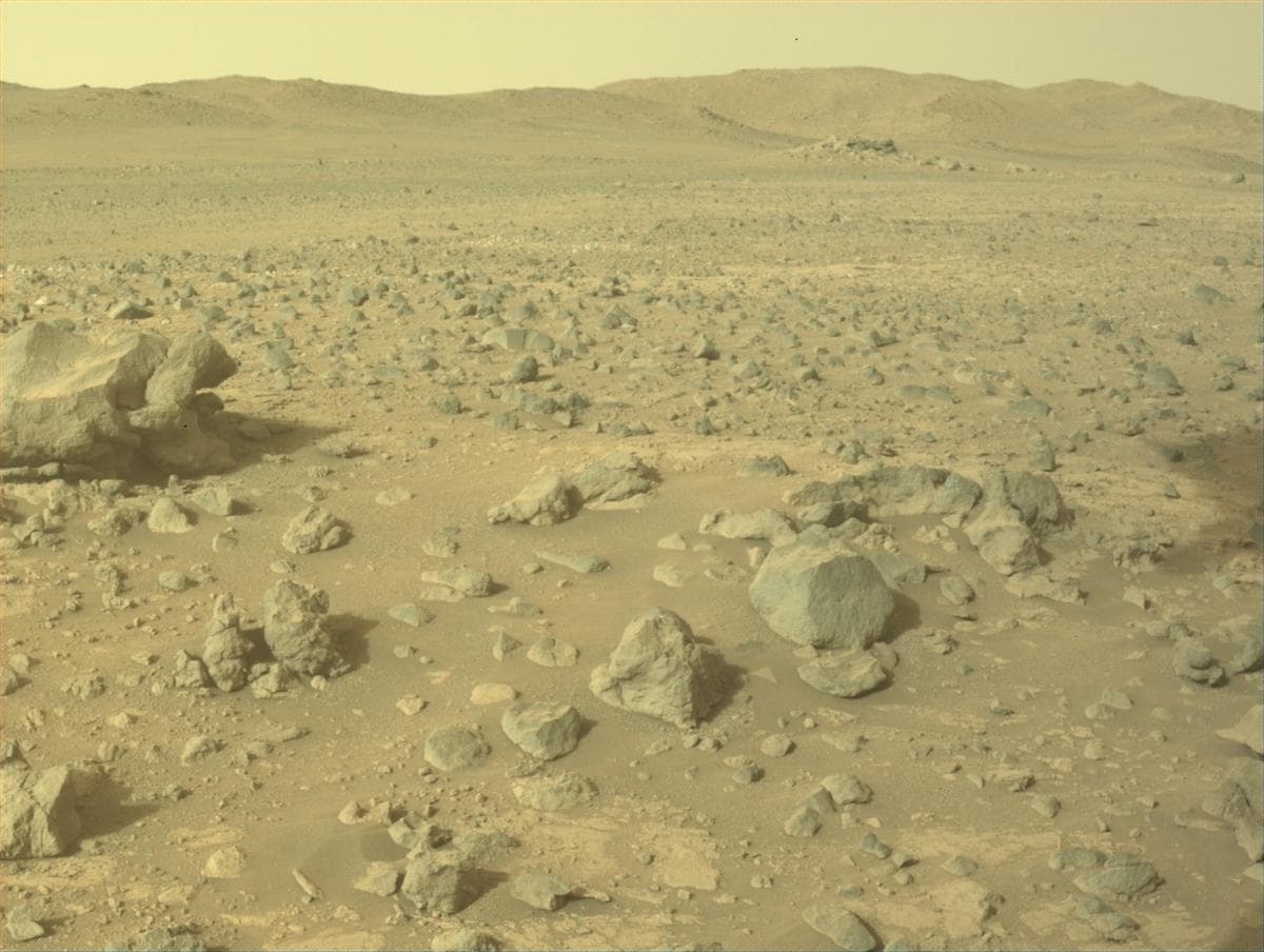 Foto de Marte da câmera FRONT_HAZCAM_LEFT_A
