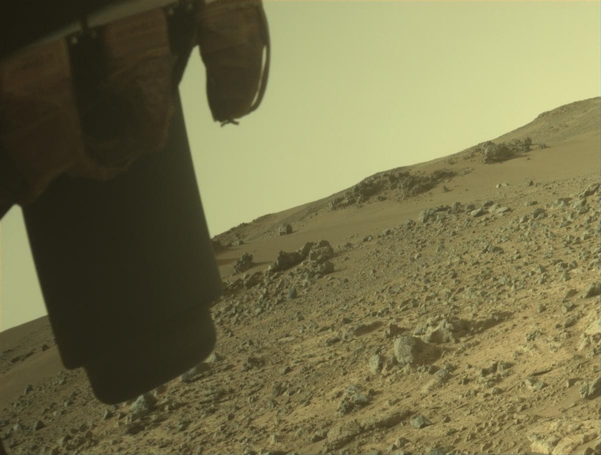 Foto de Marte da câmera FRONT_HAZCAM_LEFT_A