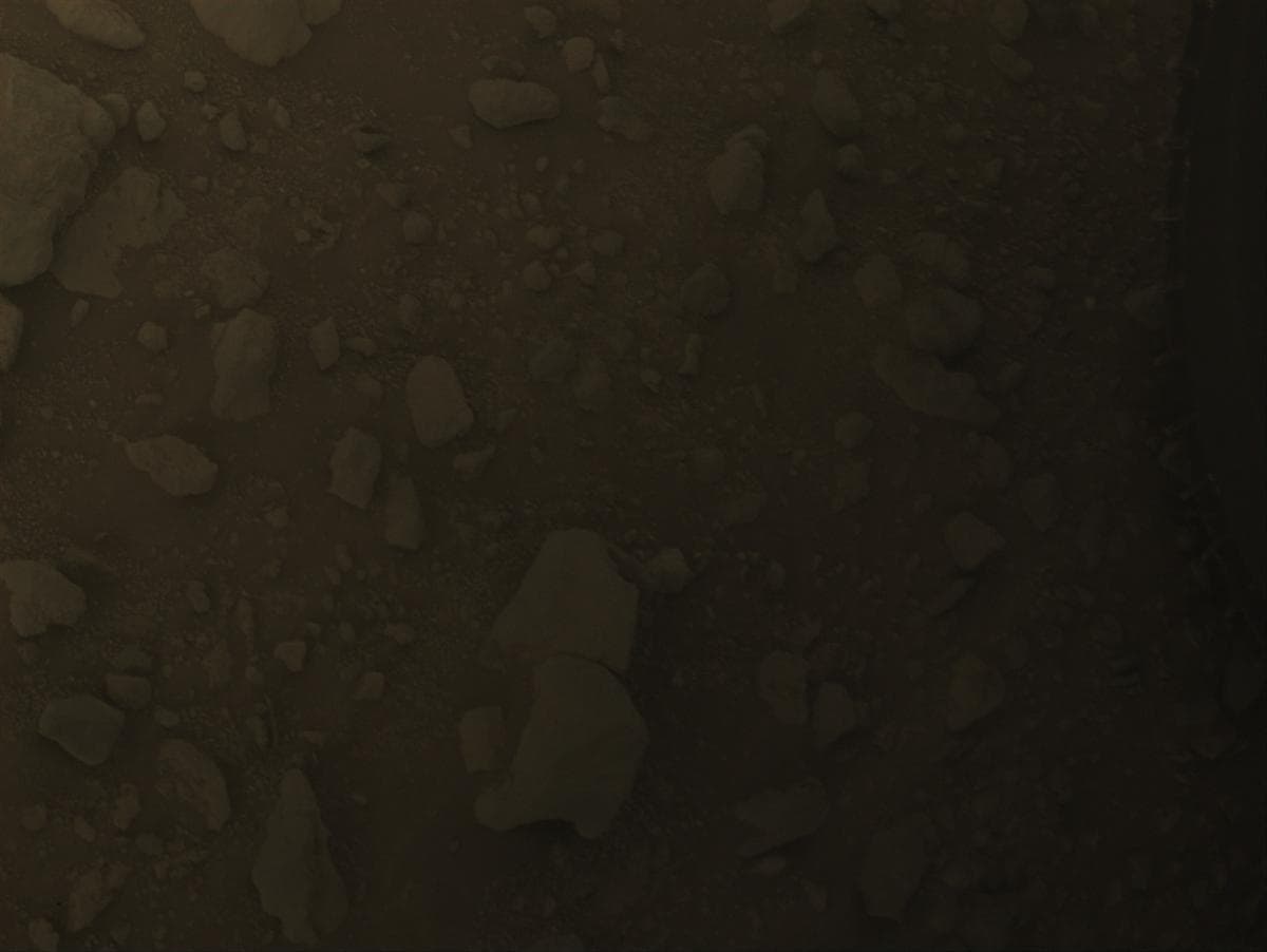 Foto de Marte da câmera FRONT_HAZCAM_LEFT_A