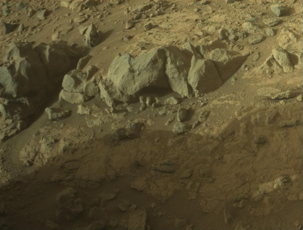 Foto de Marte da câmera FRONT_HAZCAM_RIGHT_A