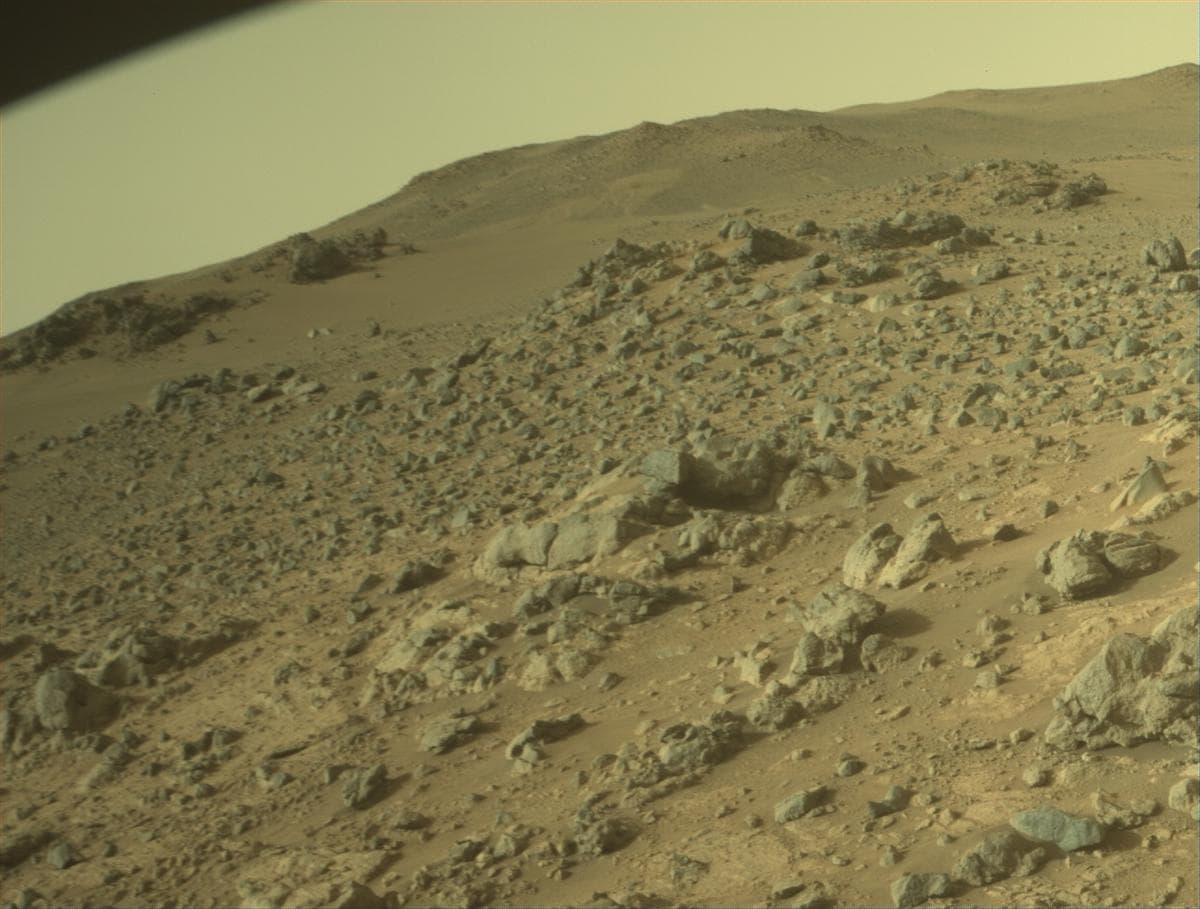 Foto de Marte da câmera FRONT_HAZCAM_RIGHT_A