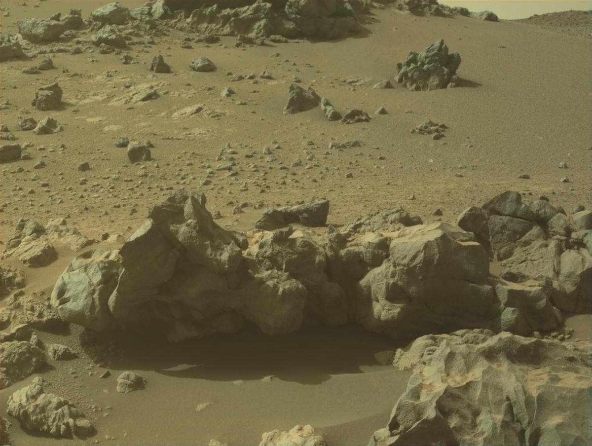 Foto de Marte da câmera FRONT_HAZCAM_LEFT_A