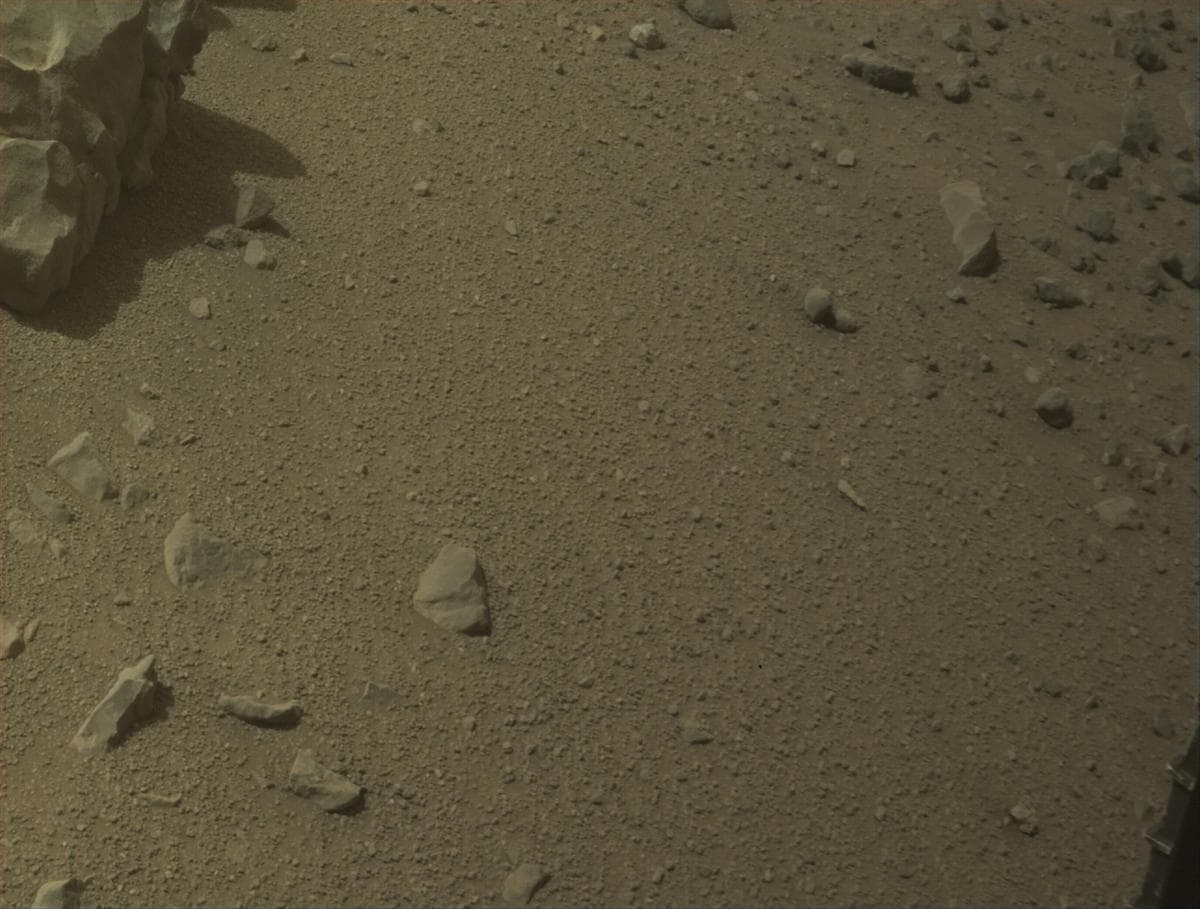 Foto de Marte da câmera FRONT_HAZCAM_LEFT_A