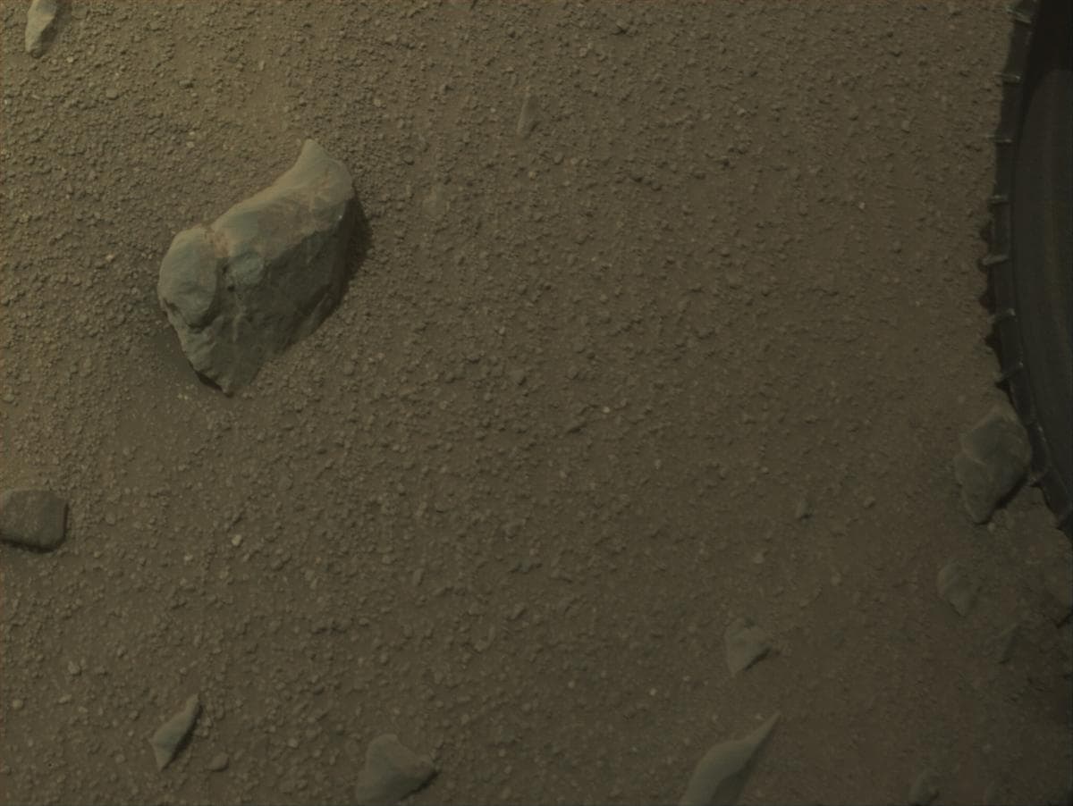 Foto de Marte da câmera FRONT_HAZCAM_LEFT_A