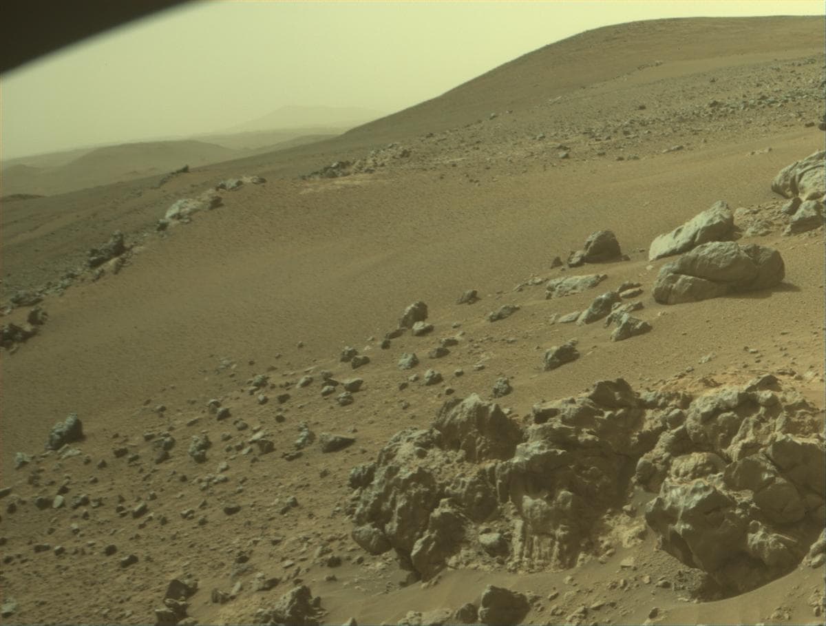Foto de Marte da câmera FRONT_HAZCAM_RIGHT_A