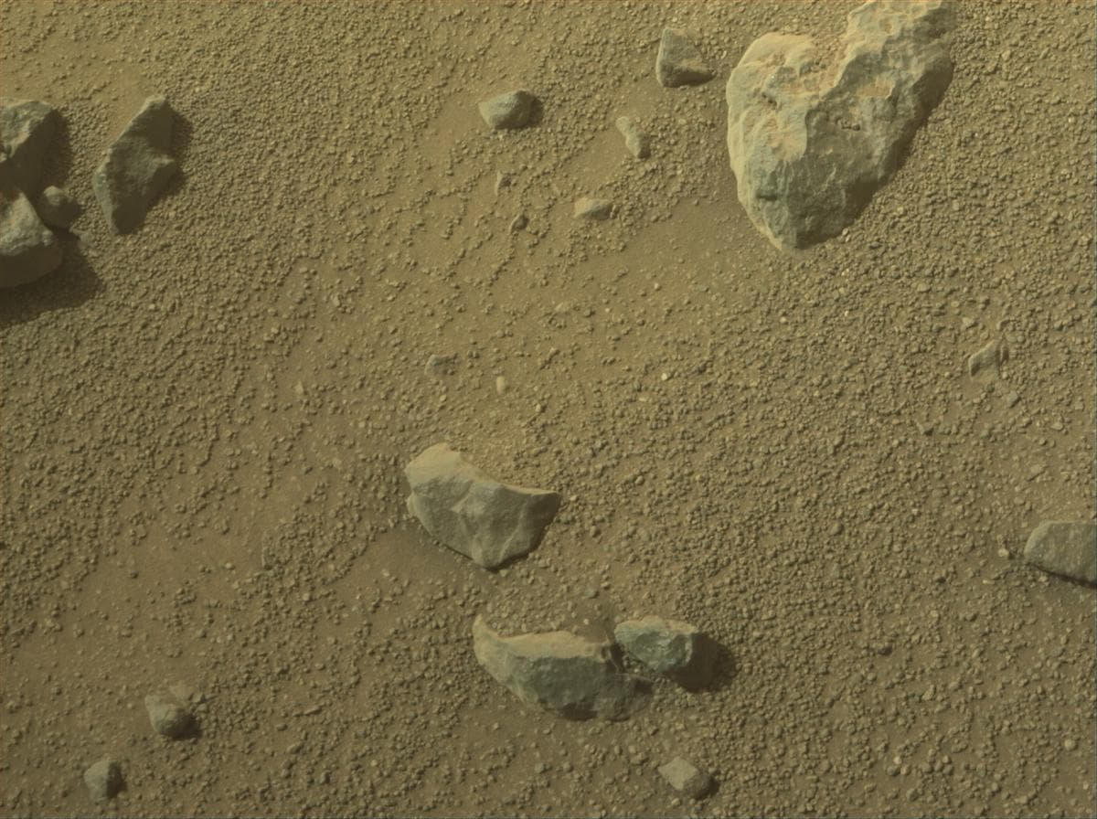 Foto de Marte da câmera FRONT_HAZCAM_RIGHT_A