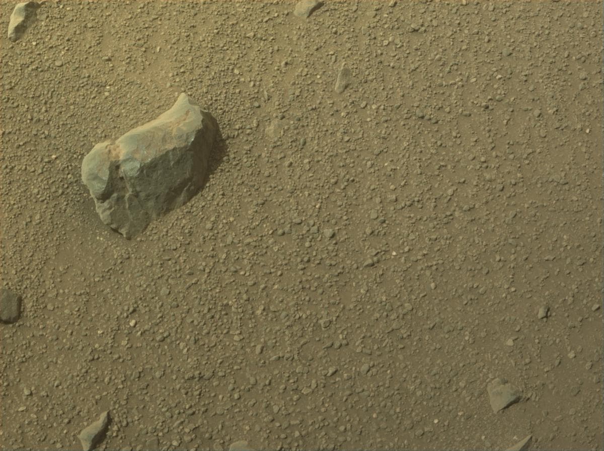 Foto de Marte da câmera FRONT_HAZCAM_RIGHT_A