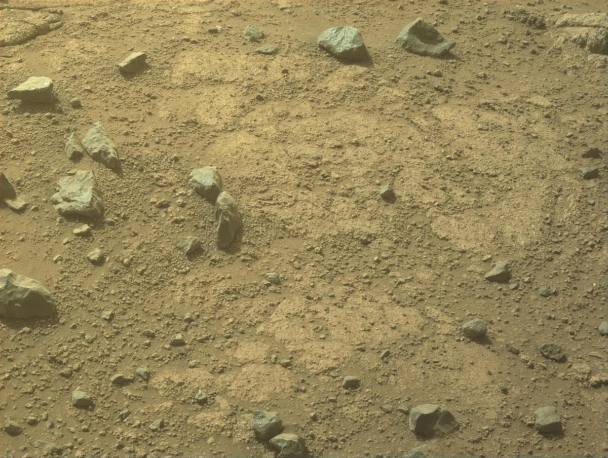 Foto de Marte da câmera FRONT_HAZCAM_LEFT_A