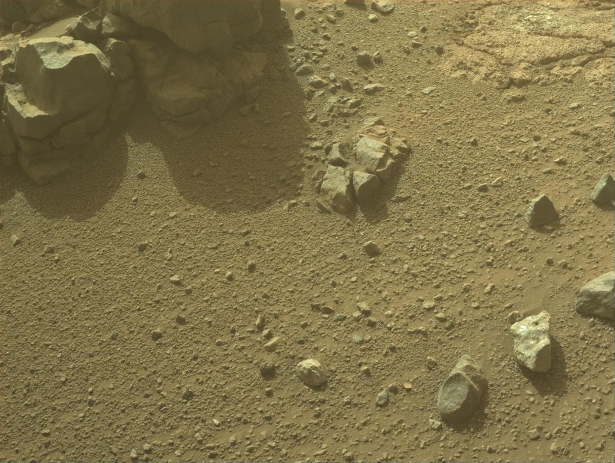 Foto de Marte da câmera FRONT_HAZCAM_LEFT_A