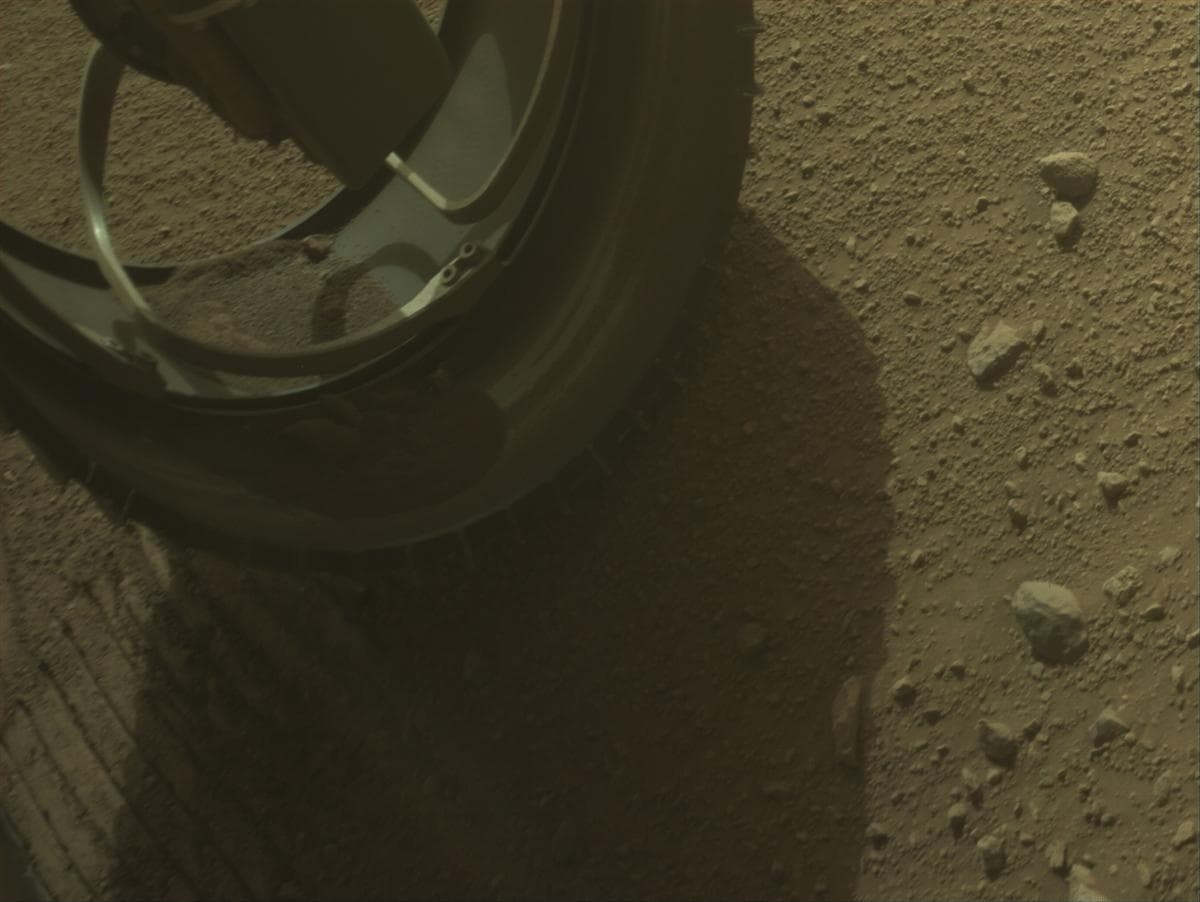 Foto de Marte da câmera FRONT_HAZCAM_LEFT_A