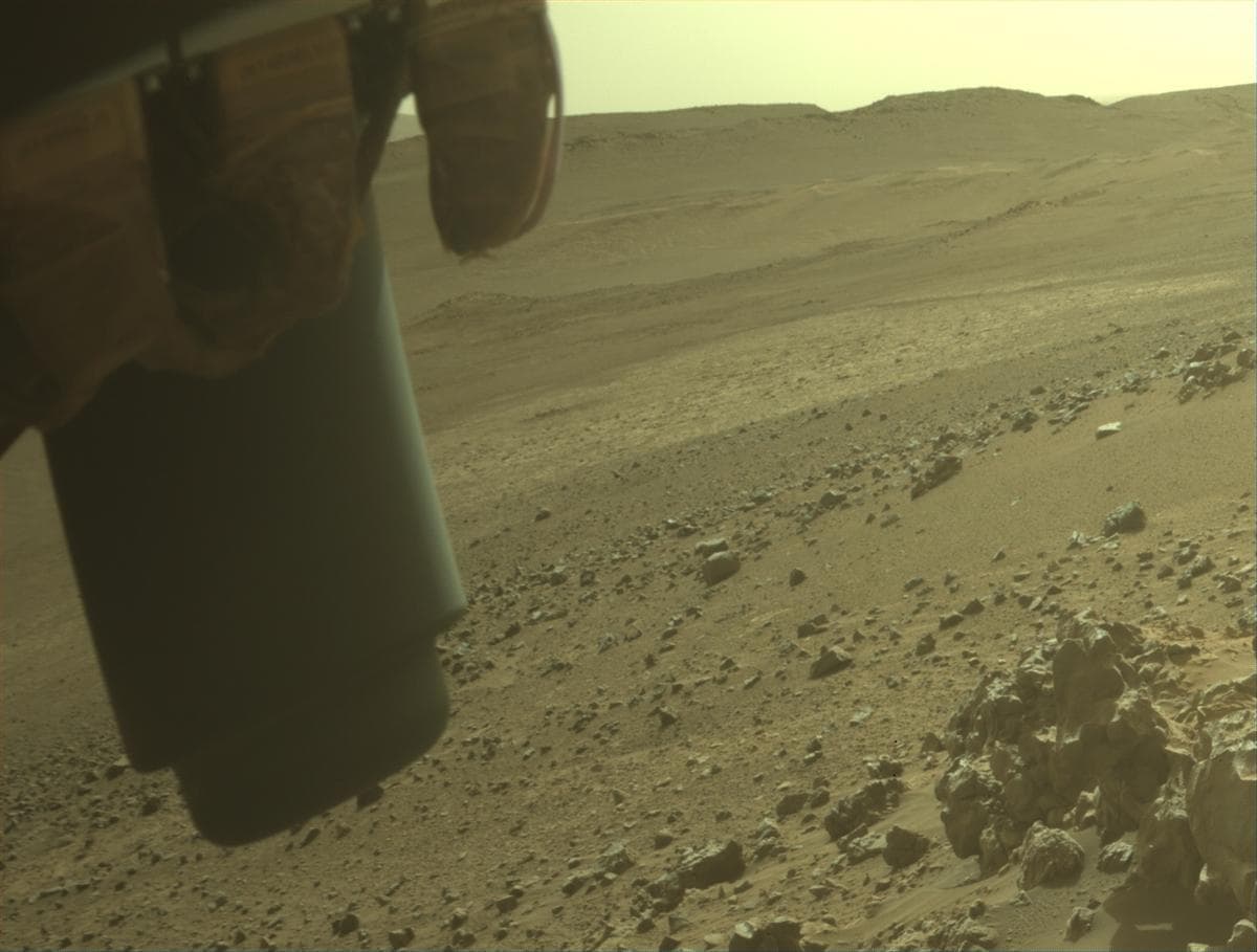 Foto de Marte da câmera FRONT_HAZCAM_LEFT_A