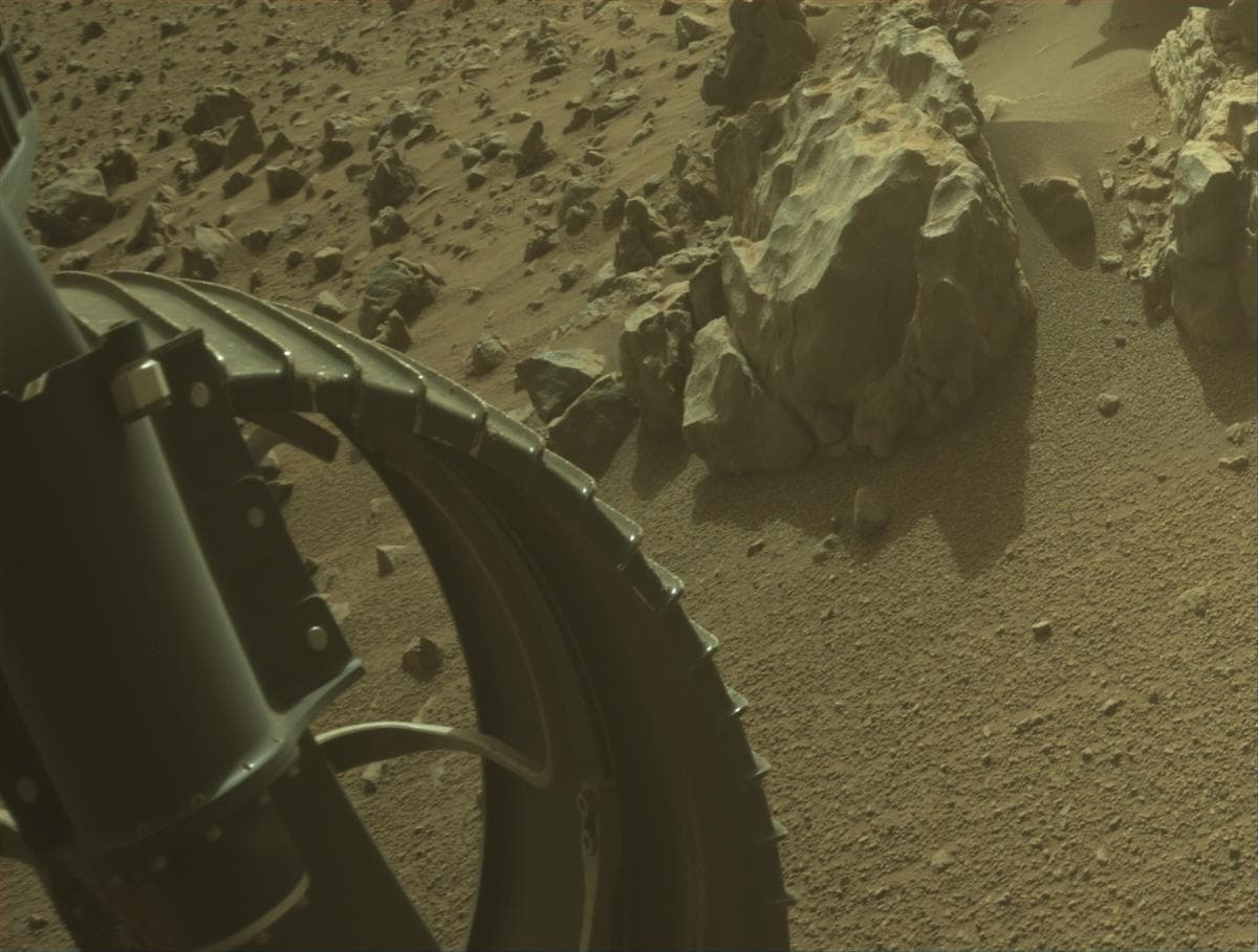 Foto de Marte da câmera FRONT_HAZCAM_LEFT_A
