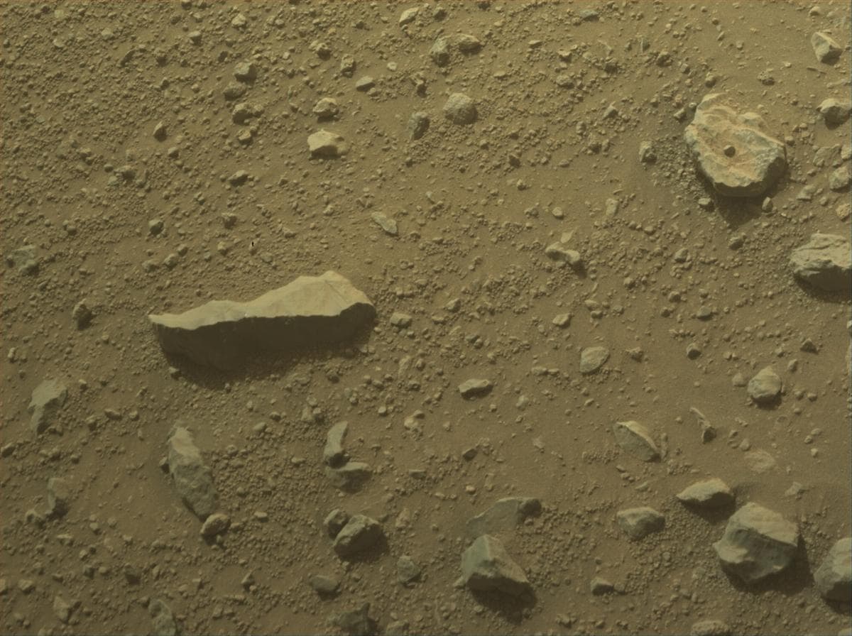 Foto de Marte da câmera FRONT_HAZCAM_LEFT_A