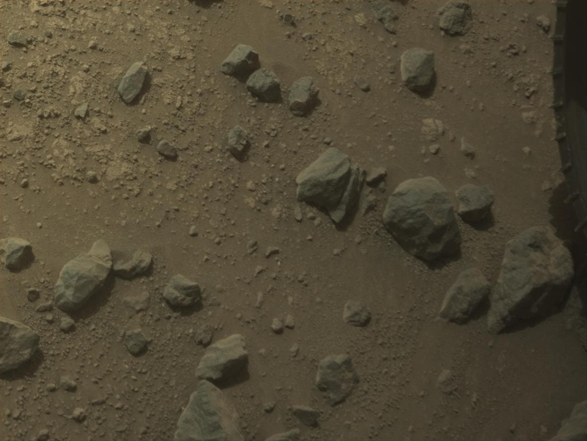 Foto de Marte da câmera FRONT_HAZCAM_LEFT_A