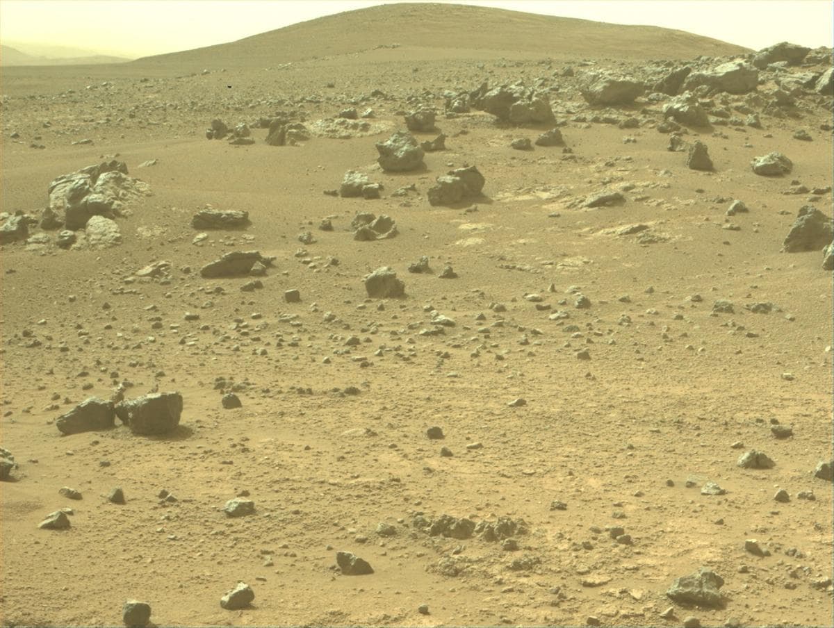 Foto de Marte da câmera FRONT_HAZCAM_RIGHT_A
