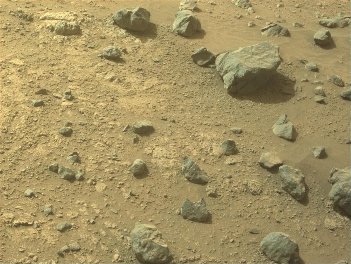 Foto de Marte da câmera FRONT_HAZCAM_RIGHT_A