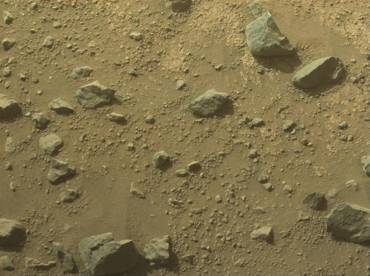 Foto de Marte da câmera FRONT_HAZCAM_RIGHT_A