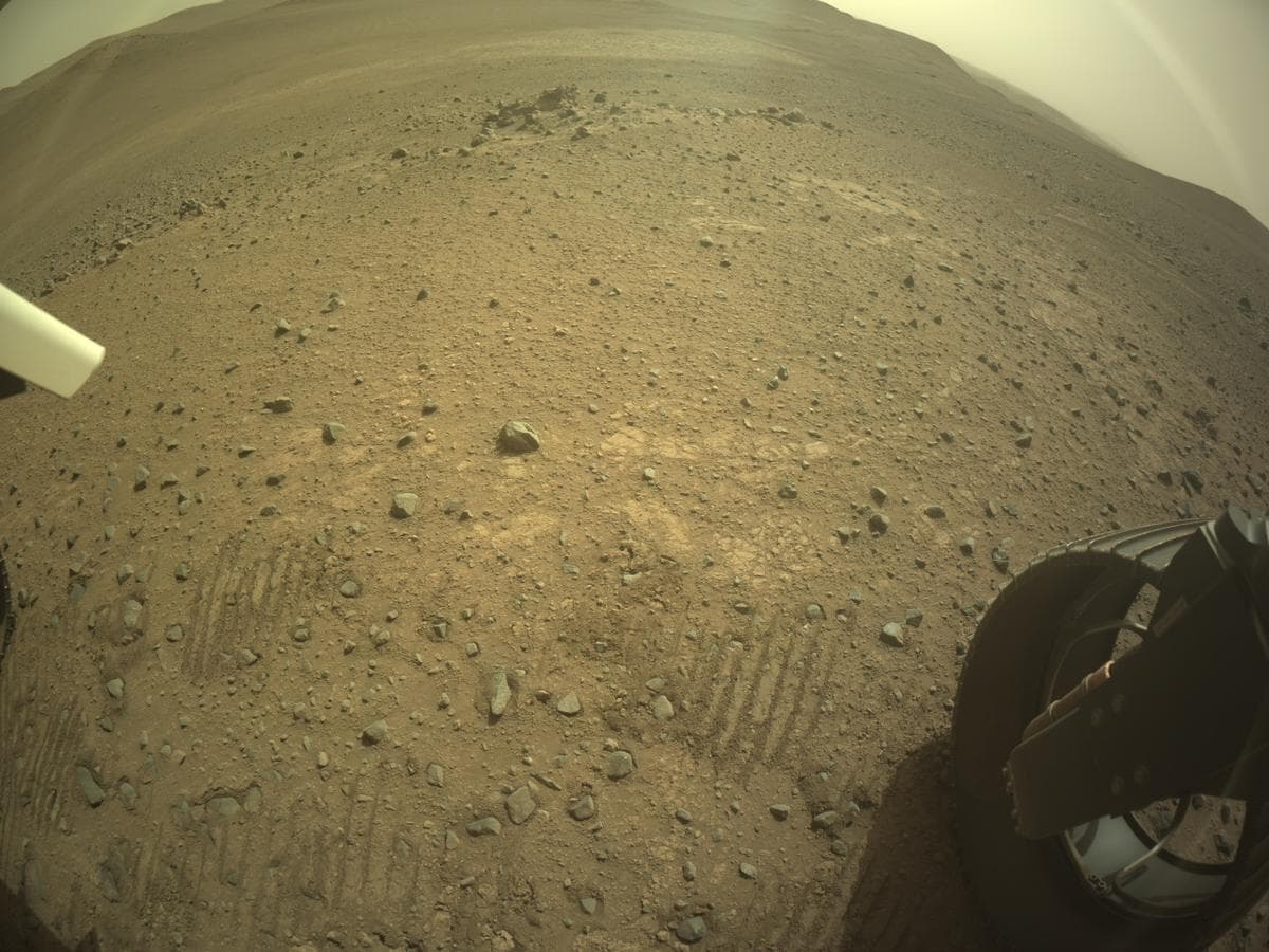 Foto de Marte da câmera REAR_HAZCAM_RIGHT