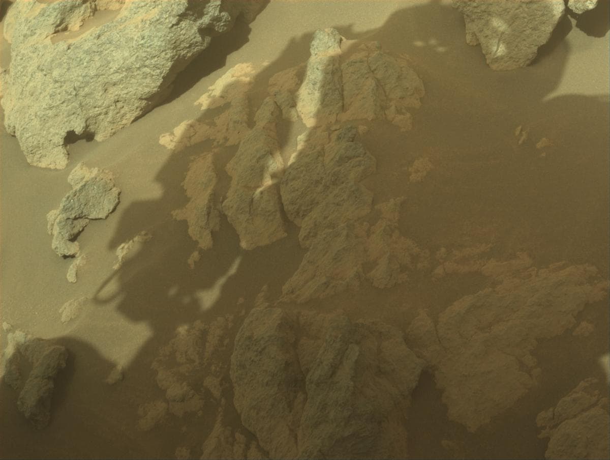 Foto de Marte da câmera FRONT_HAZCAM_LEFT_A