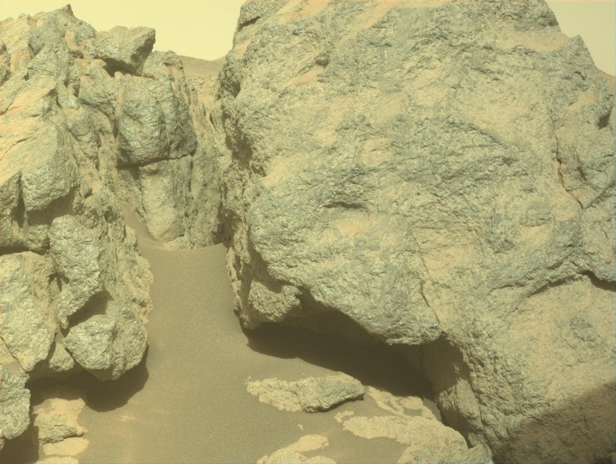 Foto de Marte da câmera FRONT_HAZCAM_LEFT_A