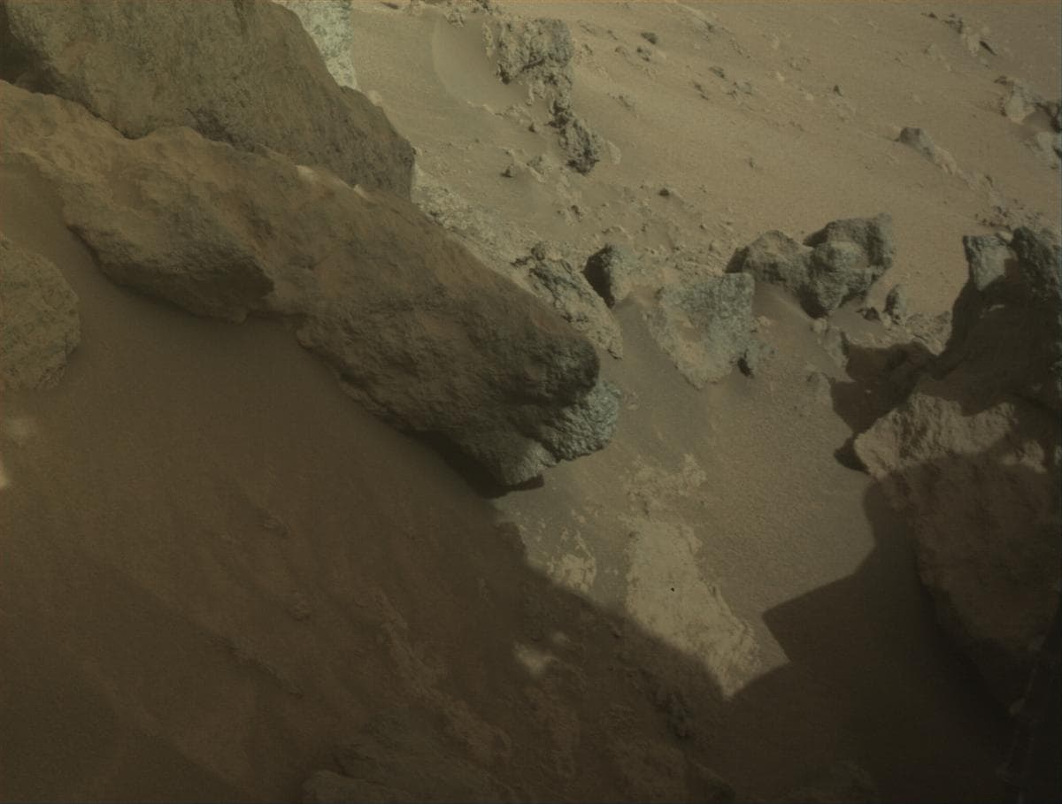 Foto de Marte da câmera FRONT_HAZCAM_LEFT_A
