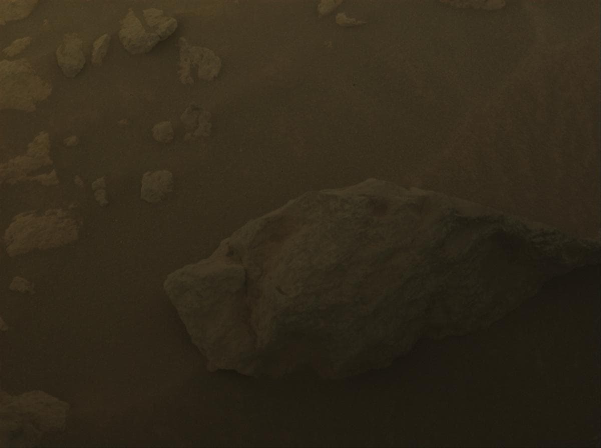 Foto de Marte da câmera FRONT_HAZCAM_LEFT_A