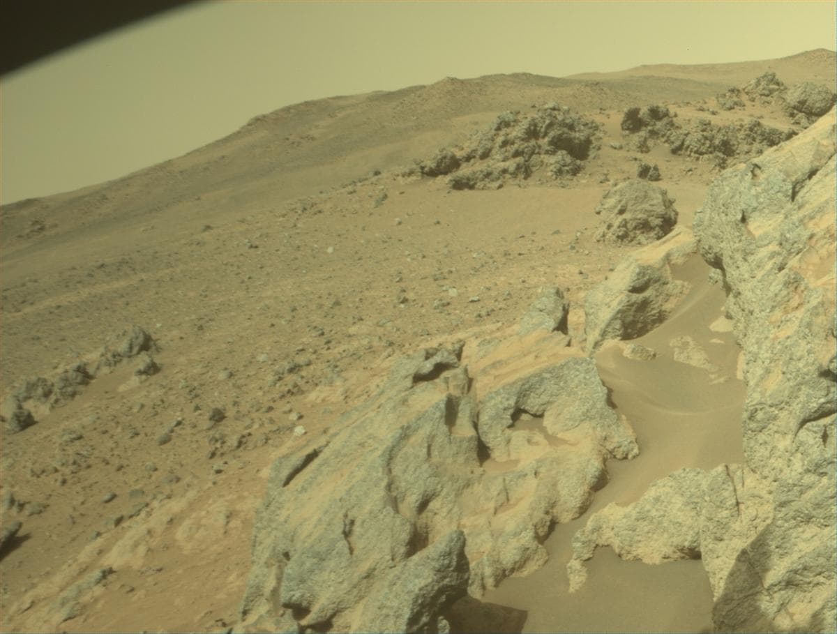 Foto de Marte da câmera FRONT_HAZCAM_RIGHT_A