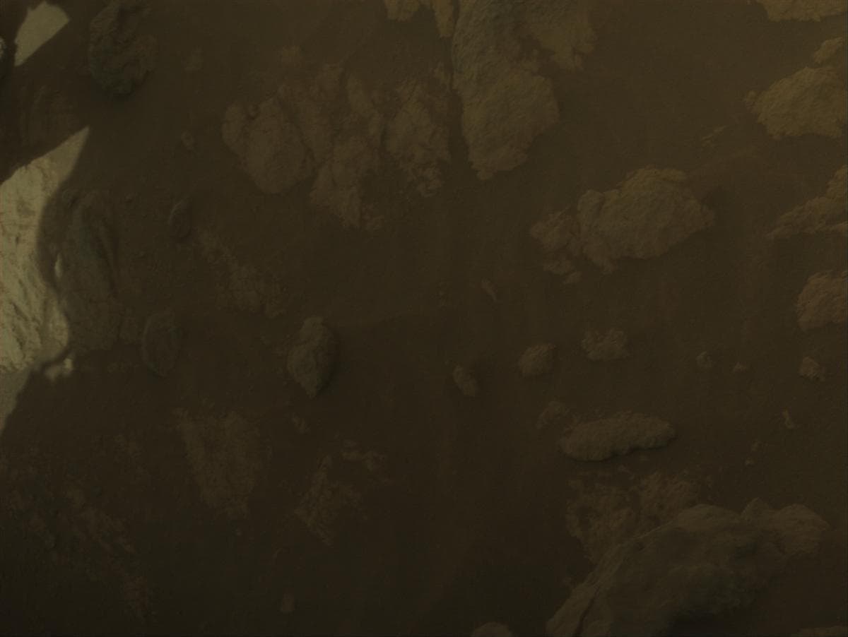 Foto de Marte da câmera FRONT_HAZCAM_RIGHT_A