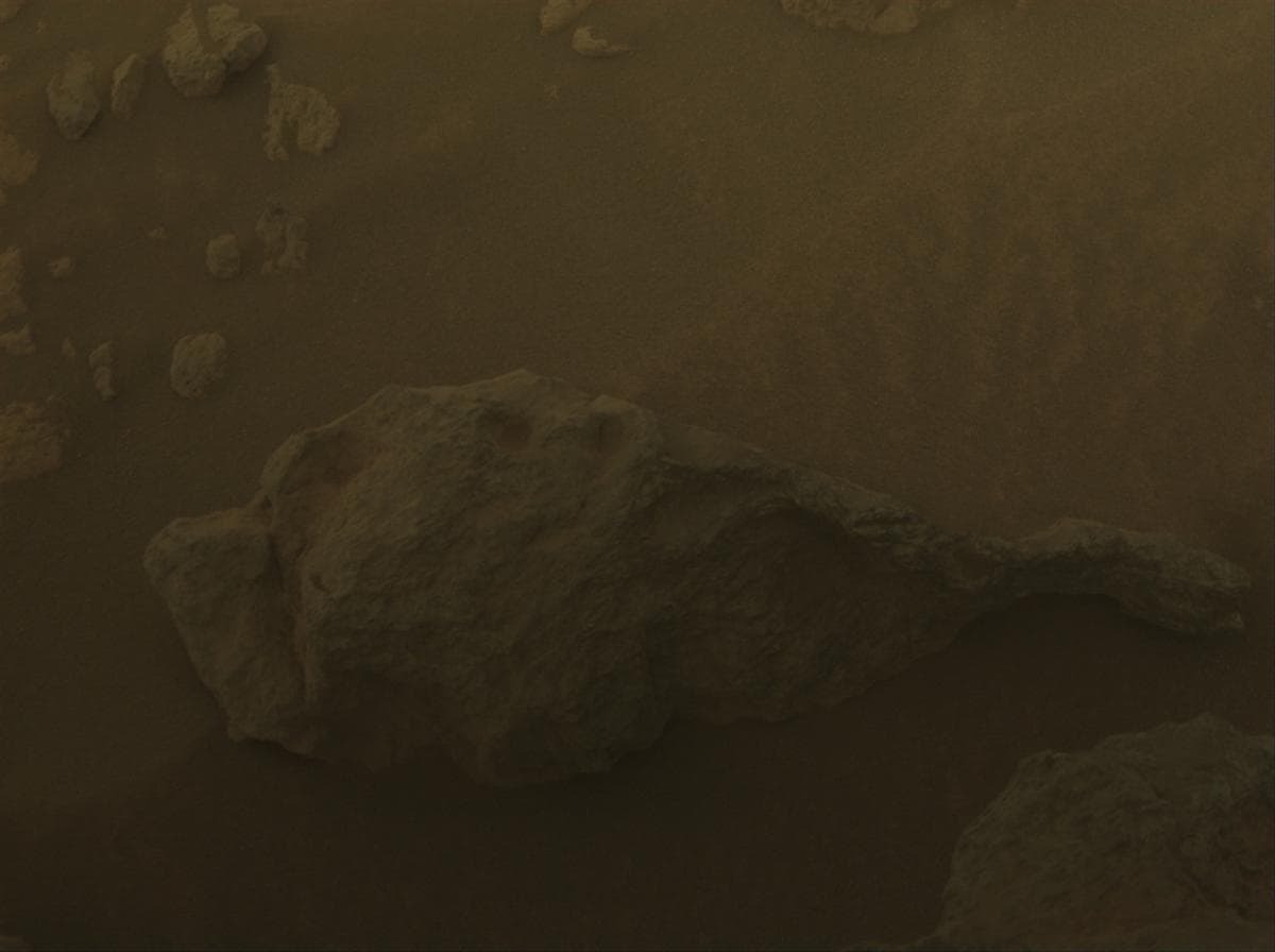 Foto de Marte da câmera FRONT_HAZCAM_RIGHT_A