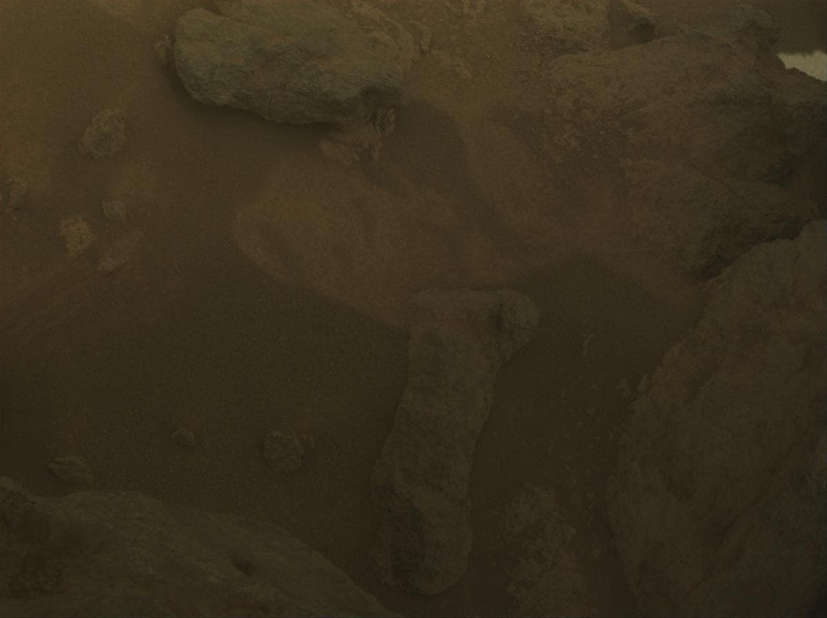 Foto de Marte da câmera FRONT_HAZCAM_RIGHT_A