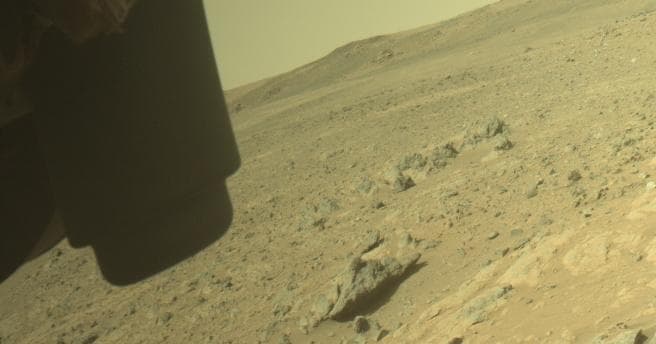 Foto de Marte da câmera FRONT_HAZCAM_LEFT_A