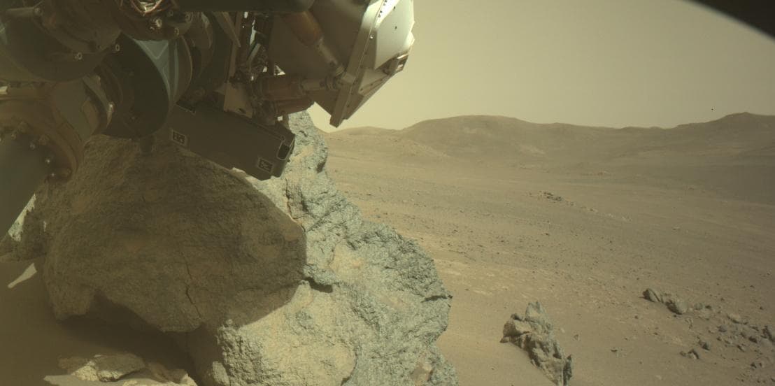 Foto de Marte da câmera FRONT_HAZCAM_LEFT_A