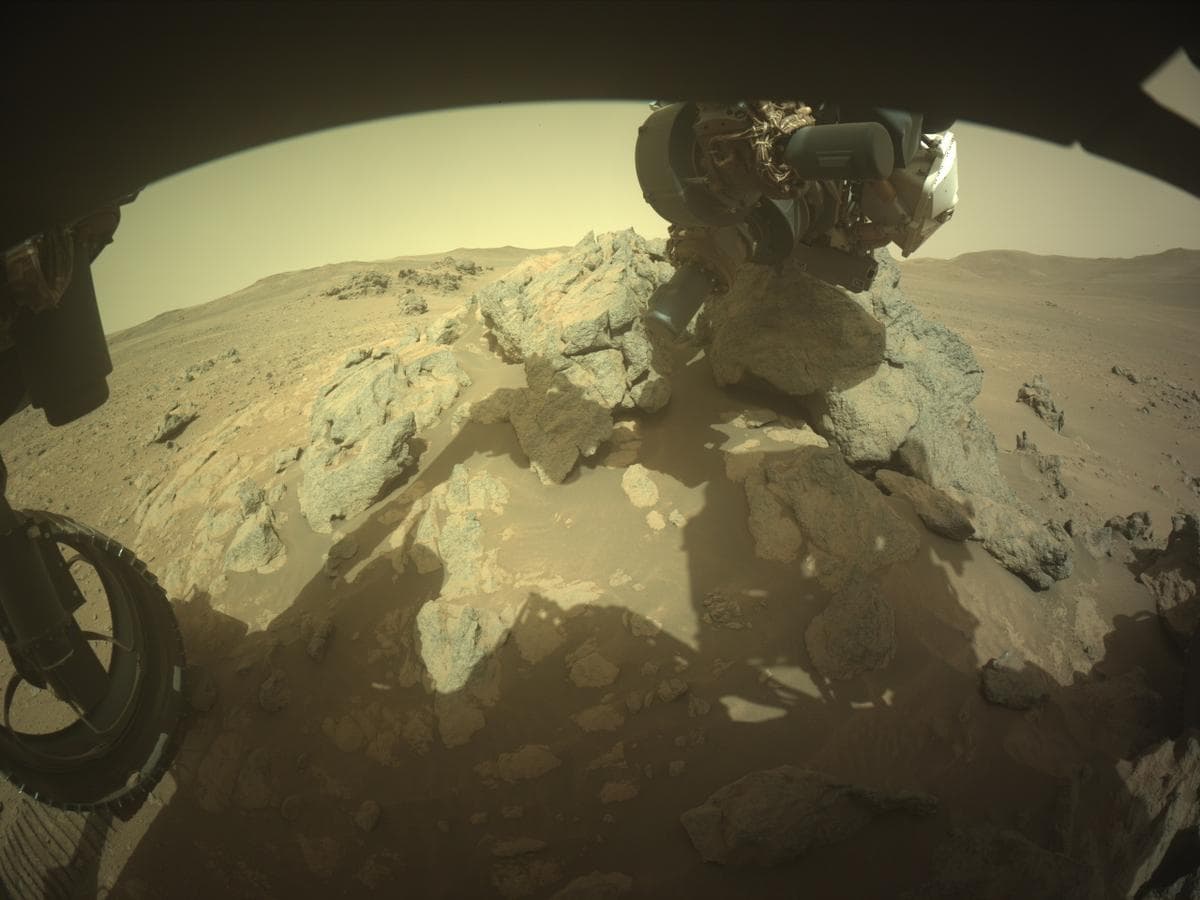 Foto de Marte da câmera FRONT_HAZCAM_LEFT_A