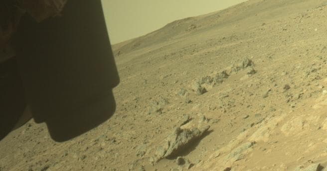 Foto de Marte da câmera FRONT_HAZCAM_LEFT_A