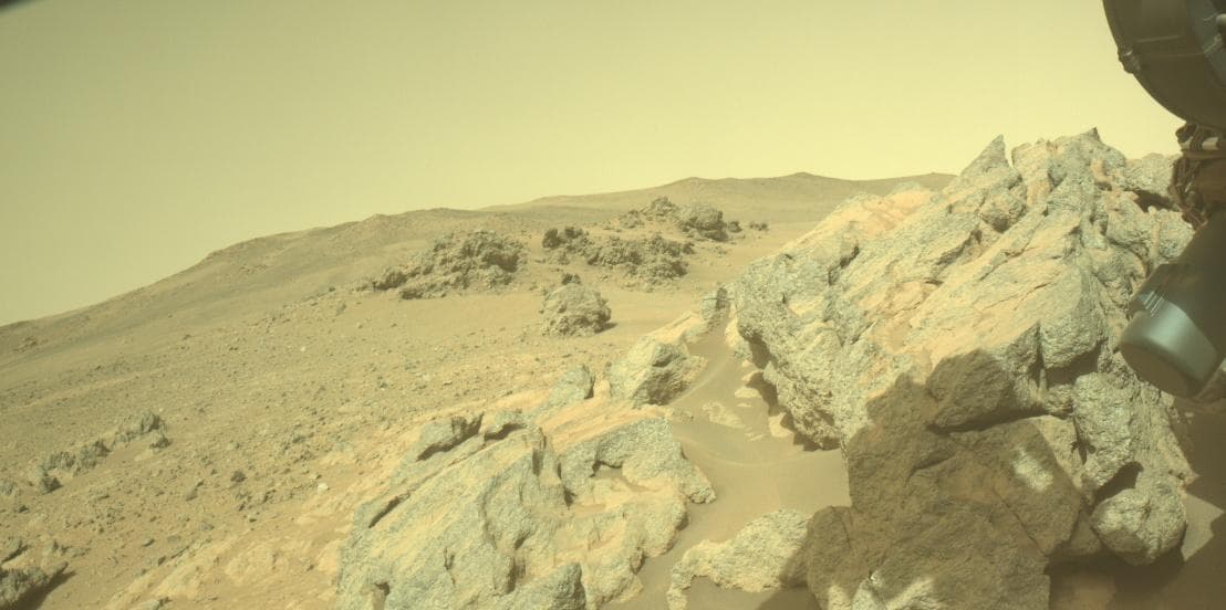 Foto de Marte da câmera FRONT_HAZCAM_LEFT_A