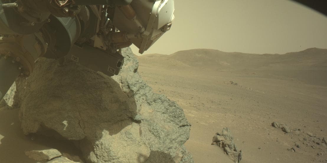 Foto de Marte da câmera FRONT_HAZCAM_LEFT_A