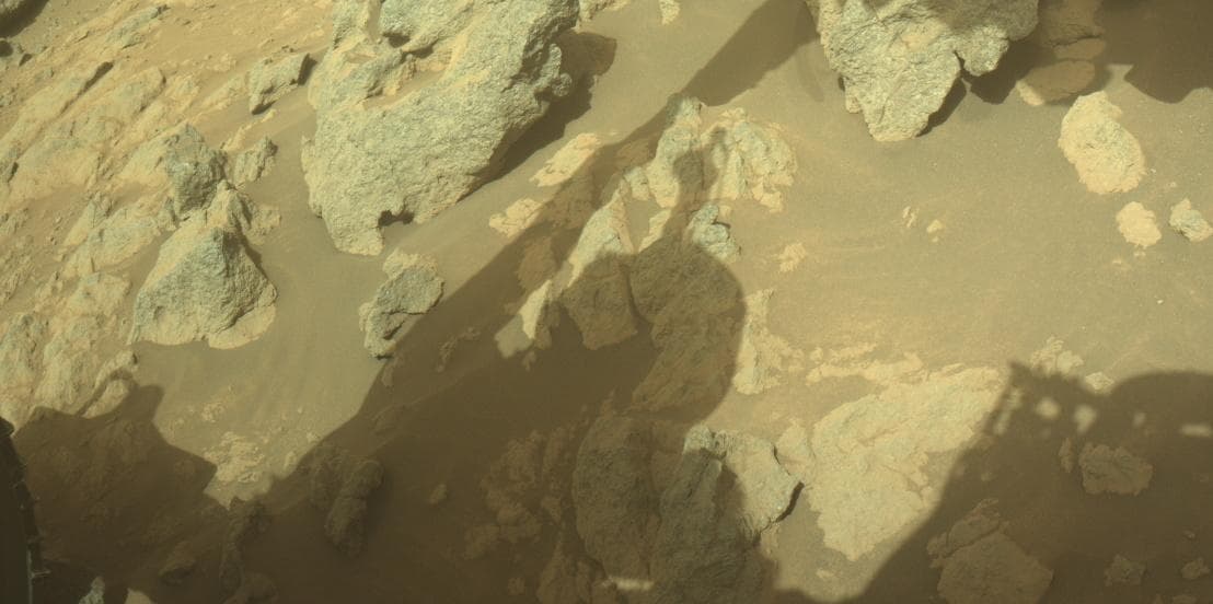 Foto de Marte da câmera FRONT_HAZCAM_LEFT_A