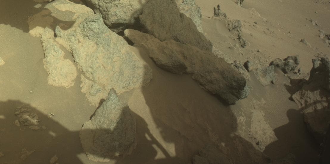 Foto de Marte da câmera FRONT_HAZCAM_LEFT_A