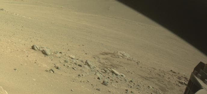 Foto de Marte da câmera FRONT_HAZCAM_RIGHT_A