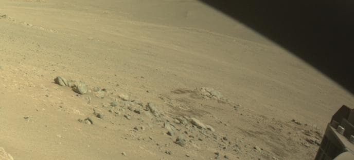 Foto de Marte da câmera FRONT_HAZCAM_RIGHT_A