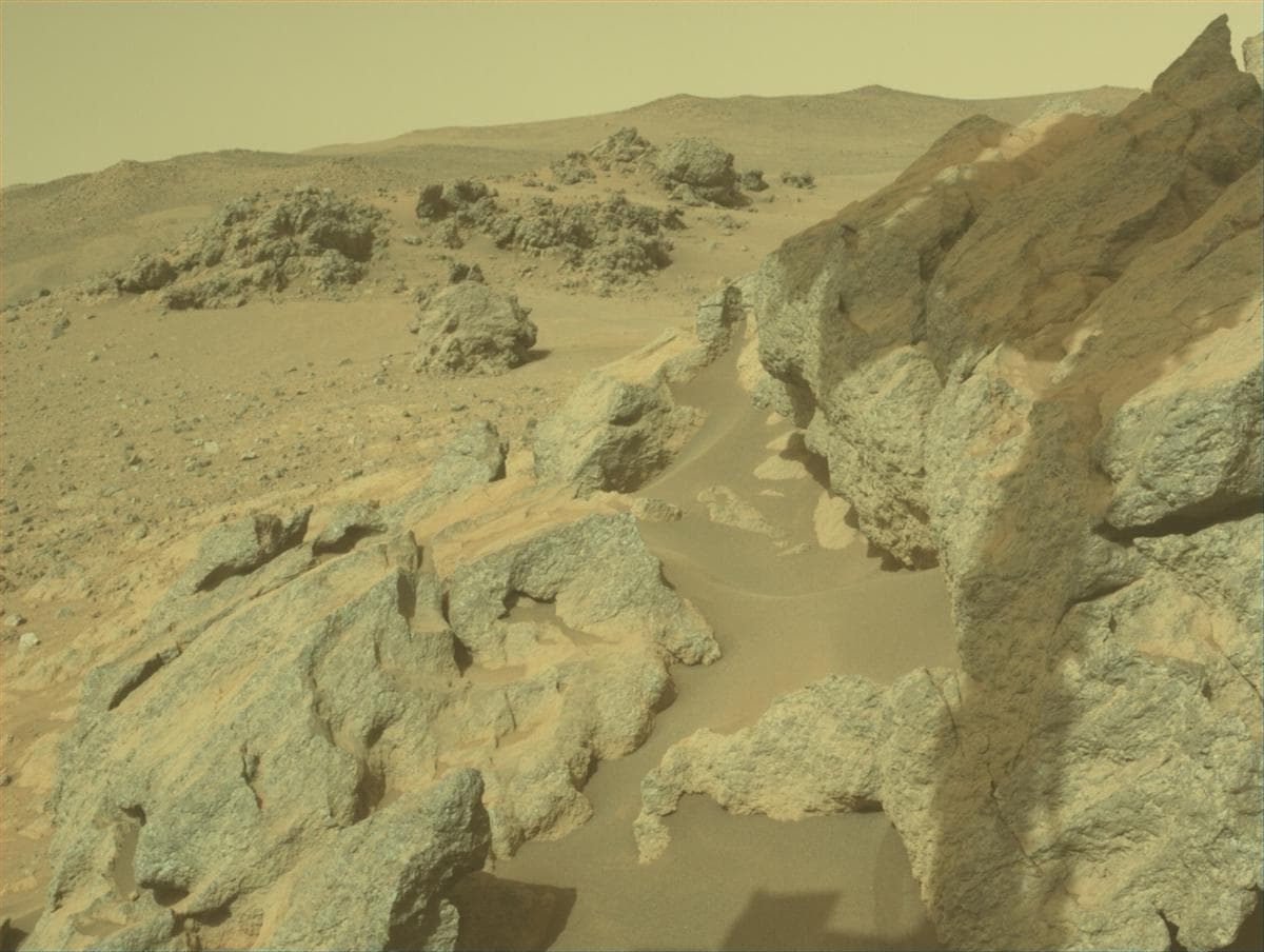 Foto de Marte da câmera FRONT_HAZCAM_LEFT_A