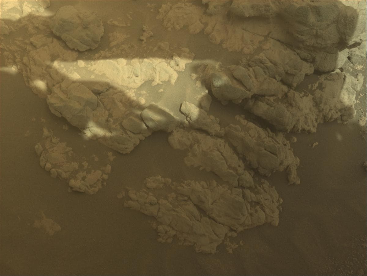 Foto de Marte da câmera FRONT_HAZCAM_LEFT_A