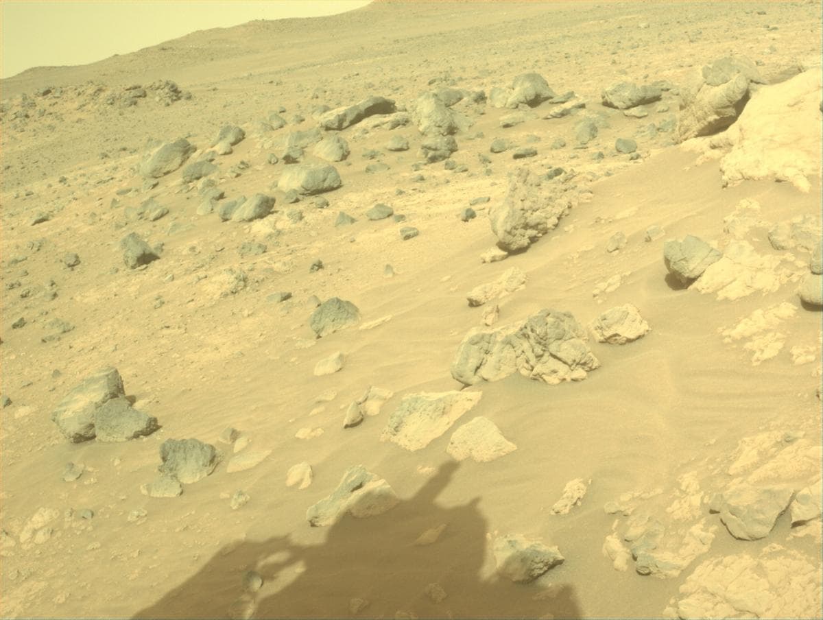 Foto de Marte da câmera FRONT_HAZCAM_LEFT_A