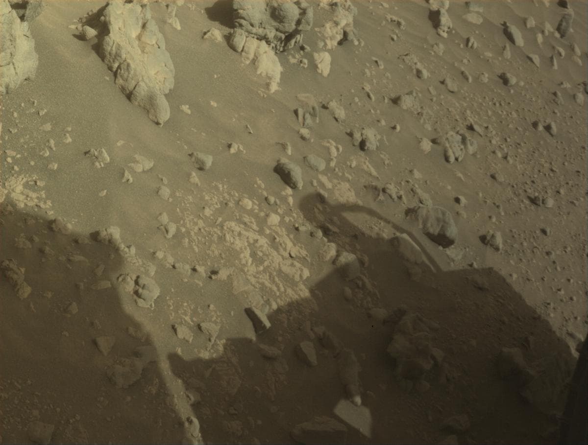 Foto de Marte da câmera FRONT_HAZCAM_LEFT_A